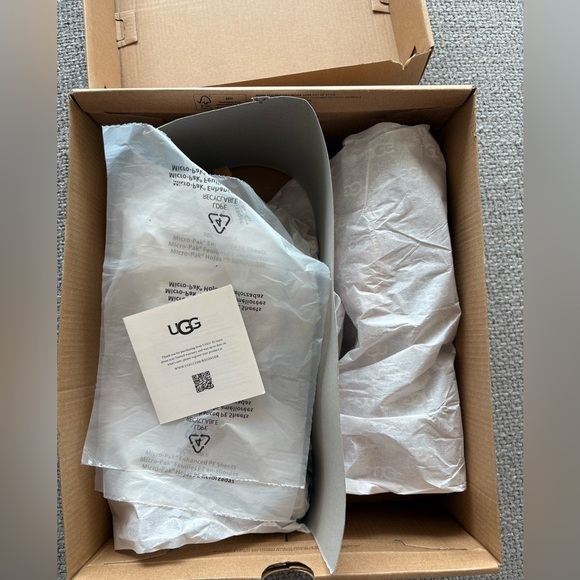 UGG Ashton Toast Platform Sandals - Size 9 - Brand New in Box - Picture 13 of 16